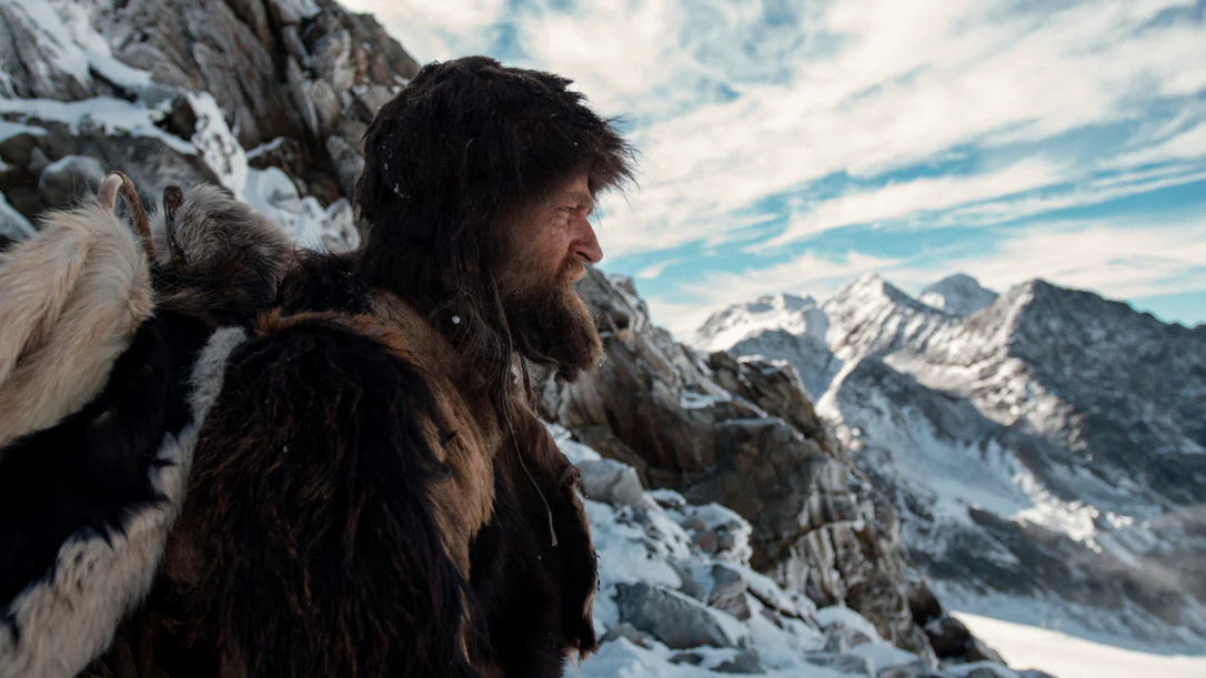 Una scena del film tratta da "Ötzi - l'ultimo cacciatore"