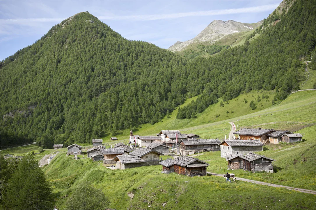 From Vals to the Fane alm meadows and up to the Brixner hütte mountain hut