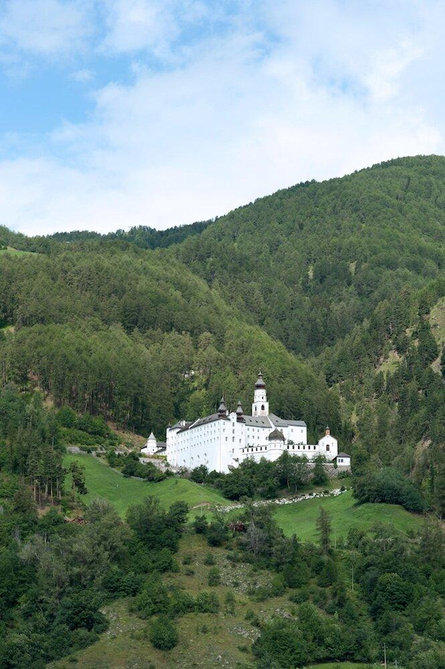 Convento di Monte Maria, esposizione “Ora et labora” Malles 1 suedtirol.info