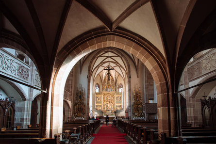 Chiesa parrocchiale di S. Maria Assunta con l'altare di Schnatterpeck  7 suedtirol.info