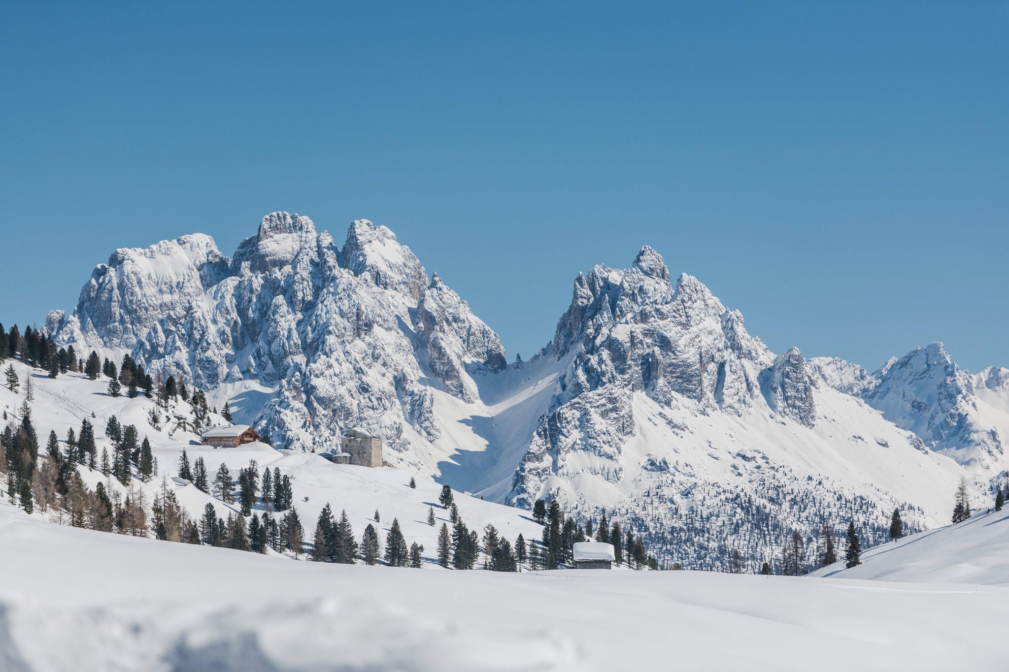 Naturpark Fanes-Sennes-Prags im Winter bei Sonnenschein