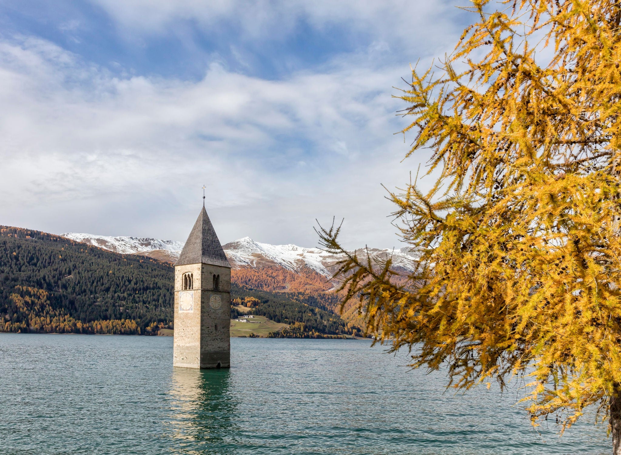 Suedtirol, Vinschgau, Reschensee, bei Graun, Kirchturm, Herbst,