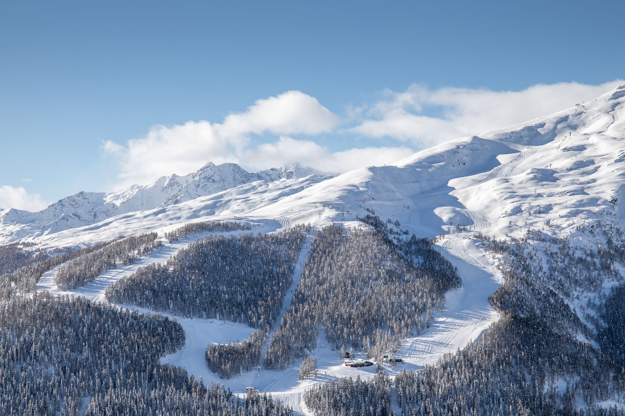 Winterlandschaft bei sonnigem Wetter