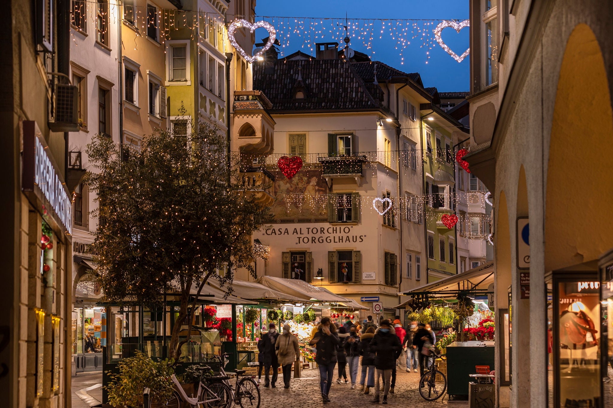 Azienda di Soggiorno Bolzano
Christmas, bolzano, christkindlmarkt, mercatino di natale Bolzano, piazza walther, waltherplatz, via bottai, bindergasse, rathaus, piazza municipio, laubengasse, via portici, via della roggia, via museo, museumstr., via goethe str., piazza erbe, obstplatz, via della mostra