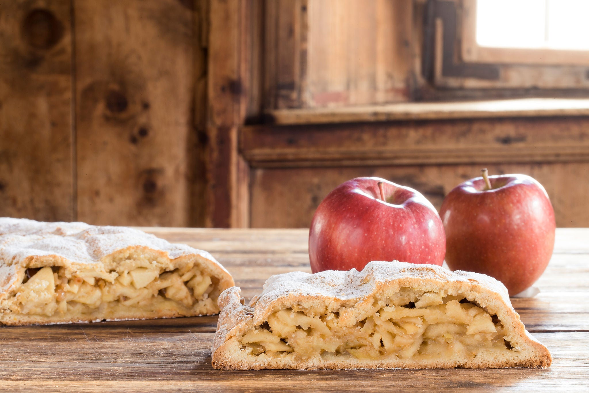 Südtiroler Apfelstrudel mit frischen Äpfeln