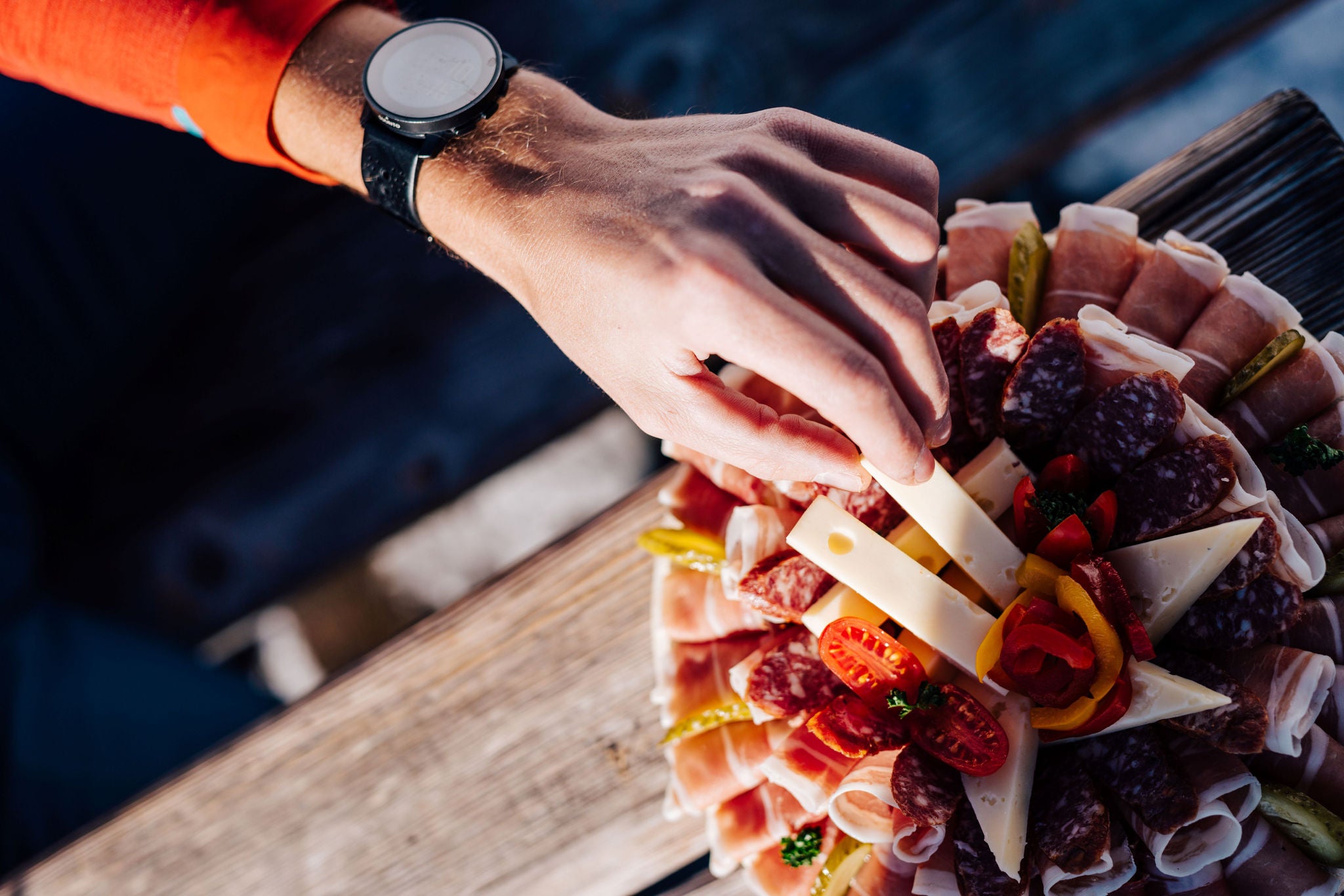 Eine typische Südtiroler Marende mit Speck und Käse