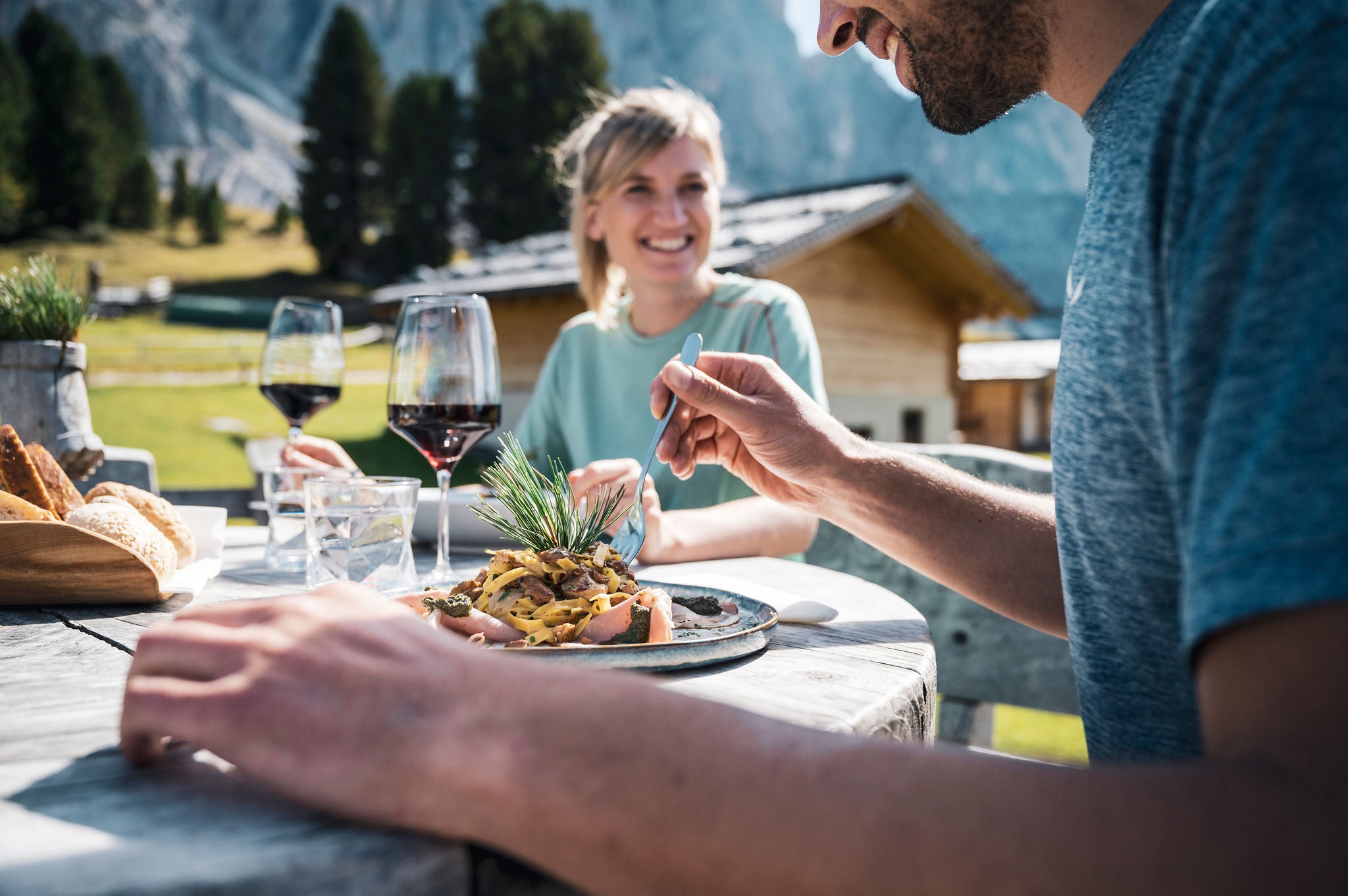 Mittagspause auf Almhütte in Villnöss