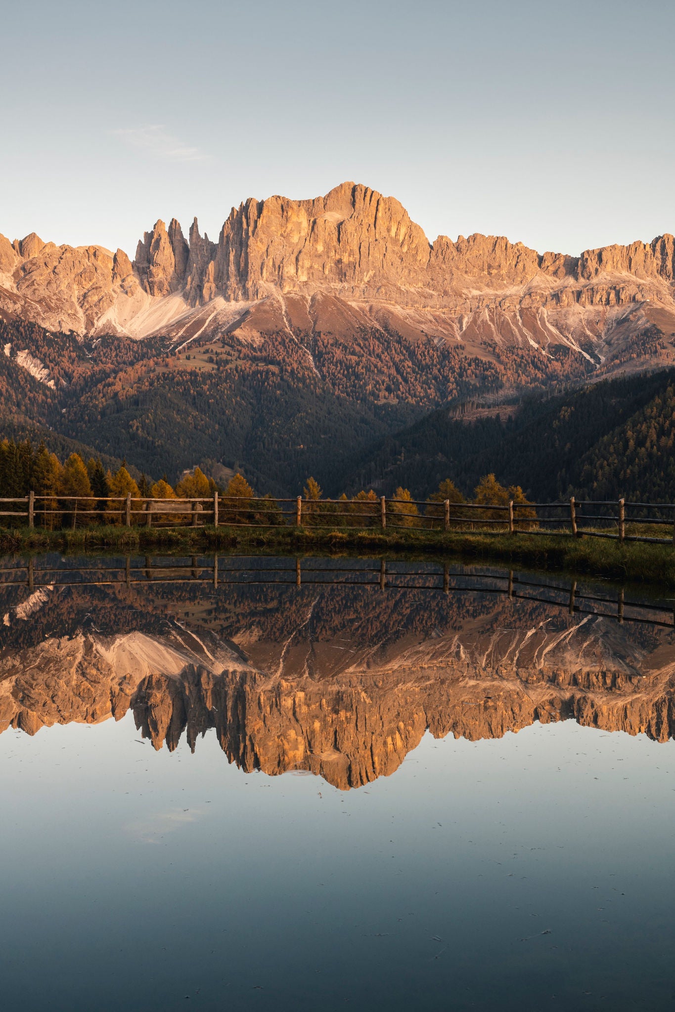 Sonnenuntergang am Rosengarten im Herbst