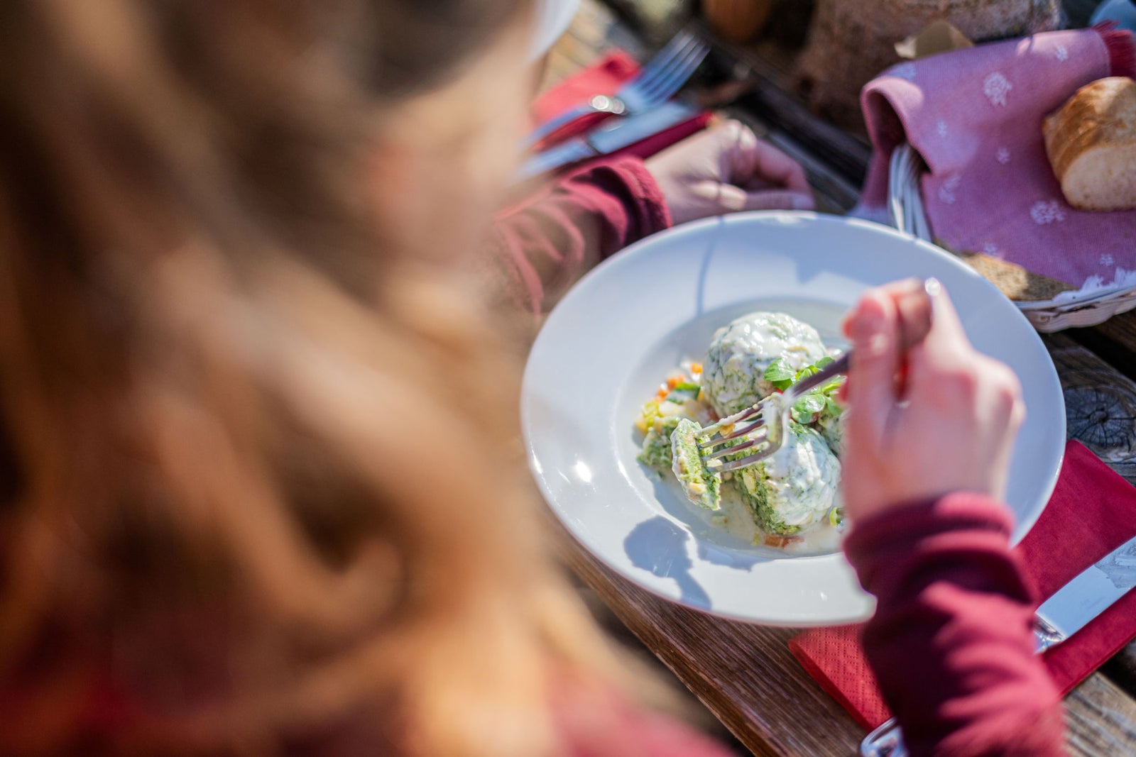 Spinatknödel auf einer Skihütte