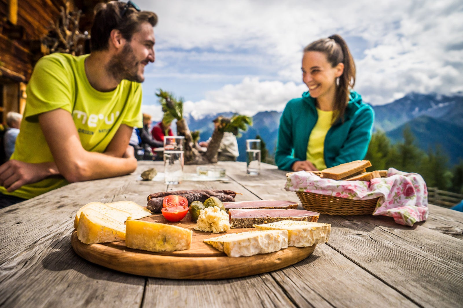 Italien, Südtirol, Tauferer Ahrntal, Ahrntaler Sunnsatweg an der Holzerböden-Alm, Europa, 25.08.2014 Engl. Europe, Italy, South Tyrol, Tauferer Ahrntal valley, Valli di Tures e Aurina in Italian, hiking on the Sunnsatweg at the Holzerböden alpine hut, leisure, hiking, Alps, Italian Alps, mountains, mountain holiday, 25. August 2014