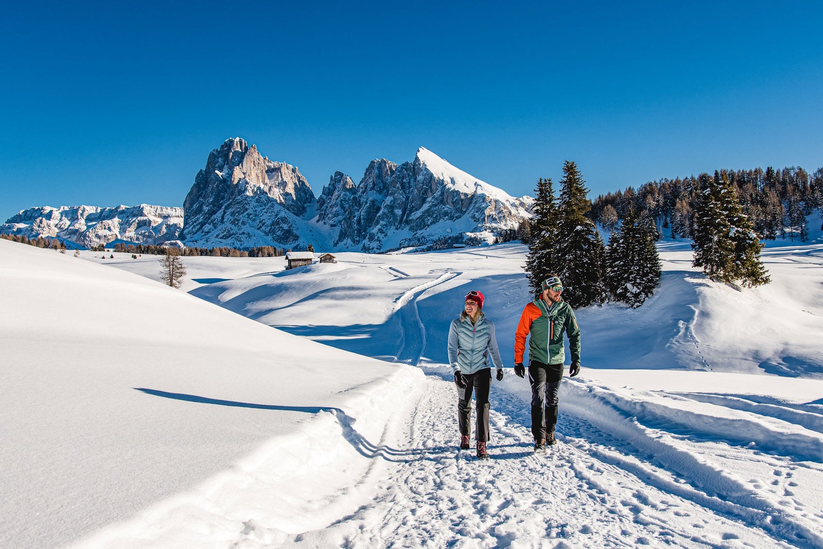 Winterwandern Seiser Alm, der Lang- und Plattkofel im Hintergrund