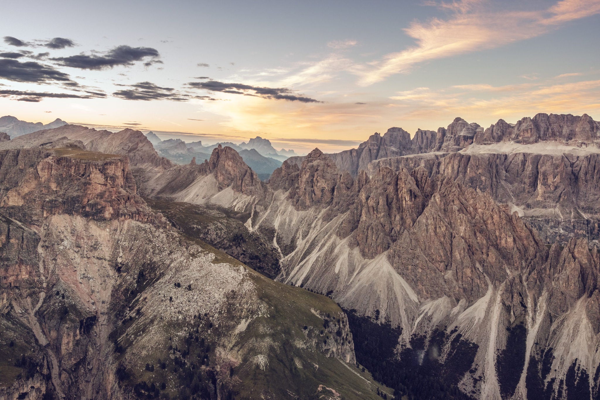 Dolomitenpanorama mit Sellagruppe in Gröden