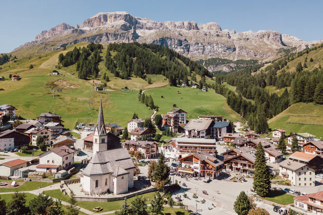 Il borgo di Arabba in Veneto, nelle Dolomiti.