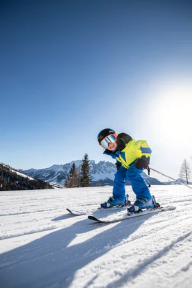 Kind beim Skifahren