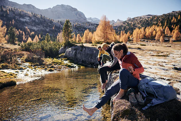 Refrigerio nel ruscello nel Parco Naturale Fanes-Sennes-Braies