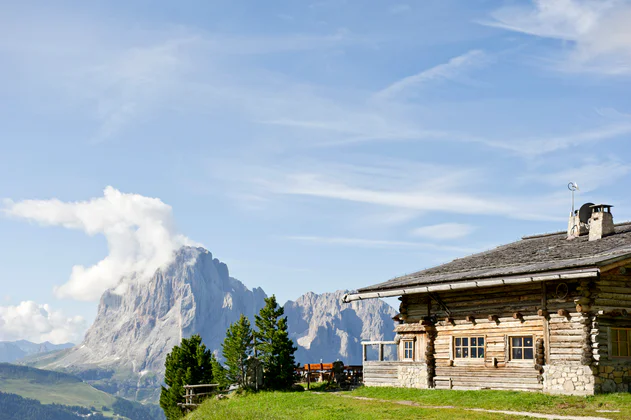 Mountain views thrown in: book your hut in South Tyrol now!