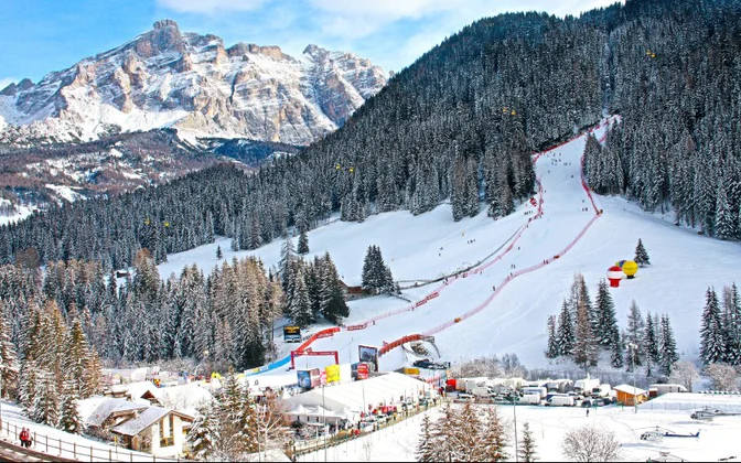 Een skipiste in de zonneschijn