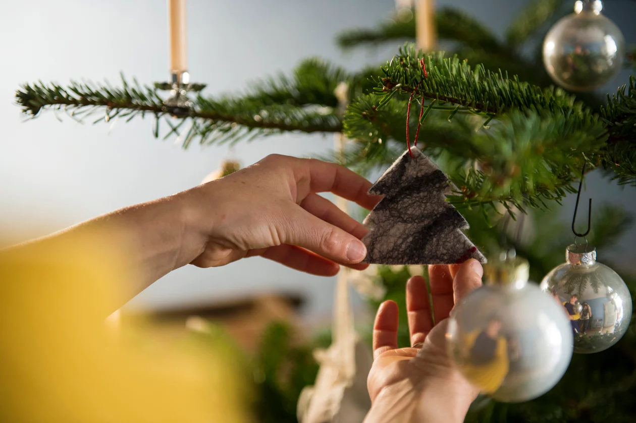 Christmas tree decorations made from felt 