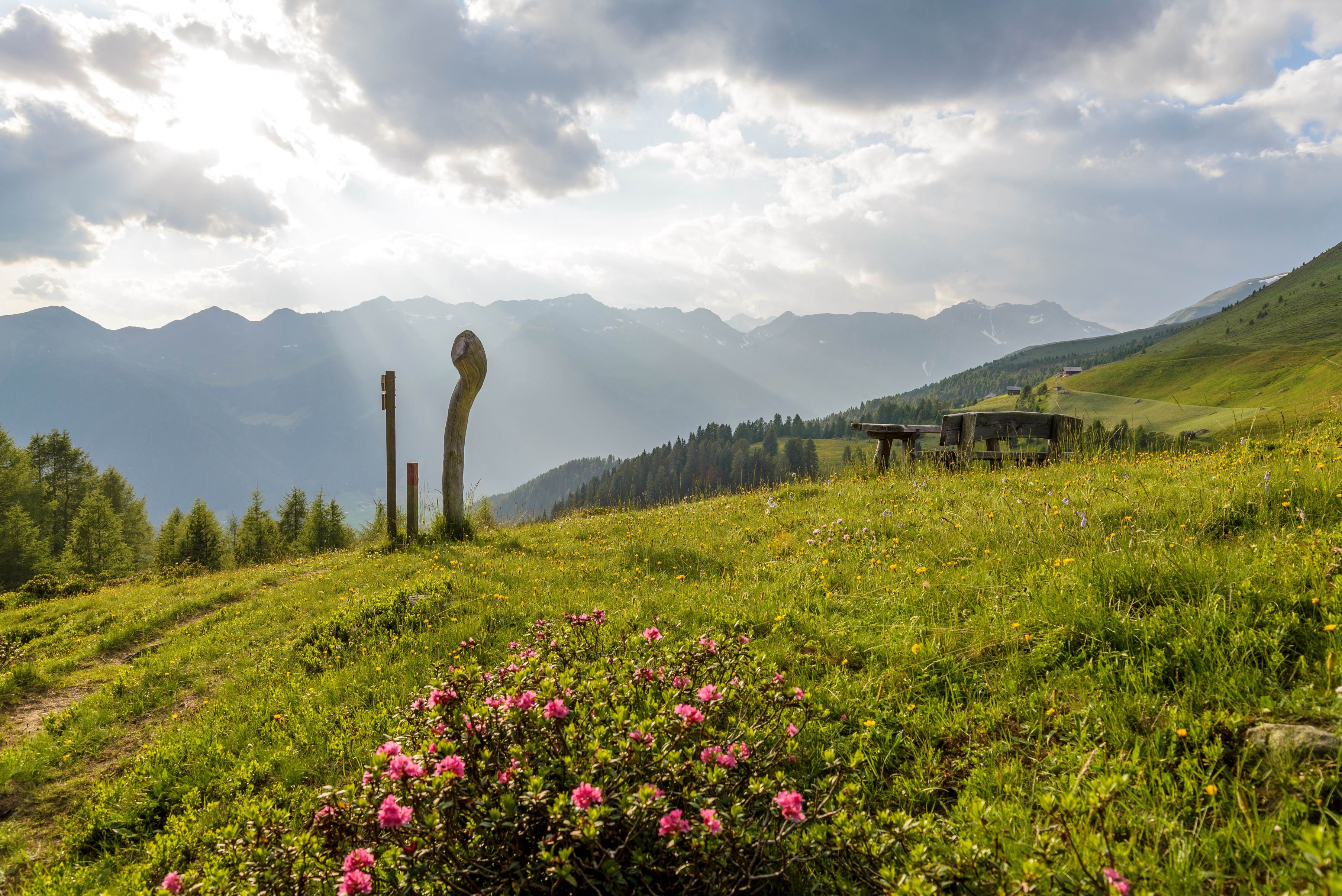La Val Casies circondati da fitti boschi e catene montuose