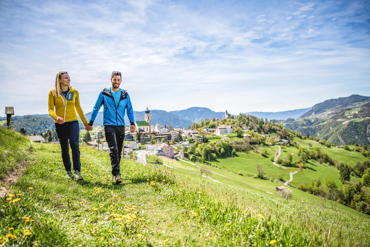 Frühling in der Dolomitenregion Seiser Alm