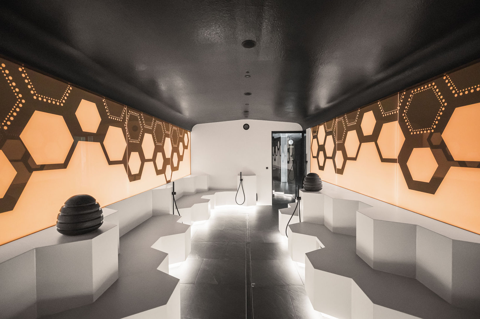 Honigdampfbad in der Therme Meran