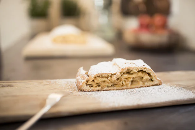 Shortcrust apple strudel