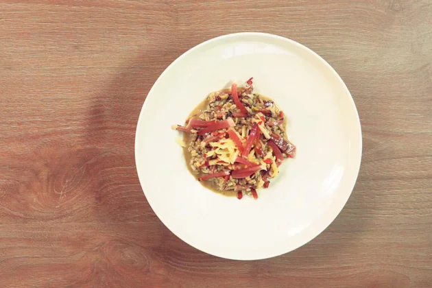 Orzotto d’orge au radicchio braisé, au lard et à la pomme