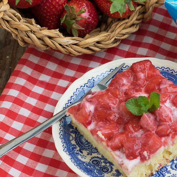 Torta allo yogurt con fragole