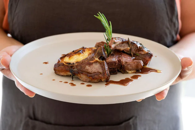 Costolette d’agnello su gratin di patate e porri dell’Alto Adige