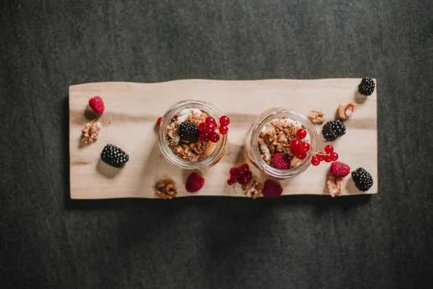 Pannacotta mit Buchweizenstreusel und karamellisierten Südtiroler Äpfeln