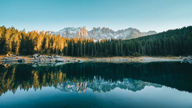 Vue sur le lac de Carezza