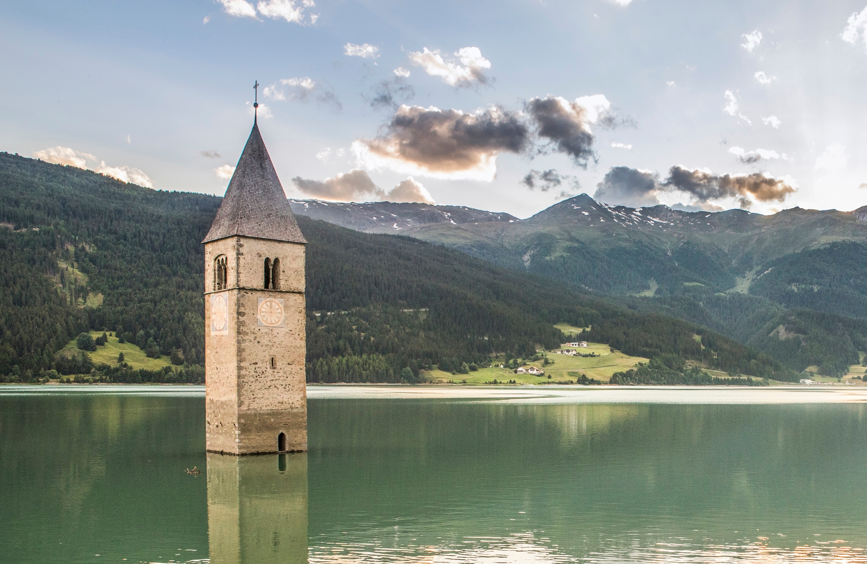 Campanile nel Lago di Resia in Val Venosta