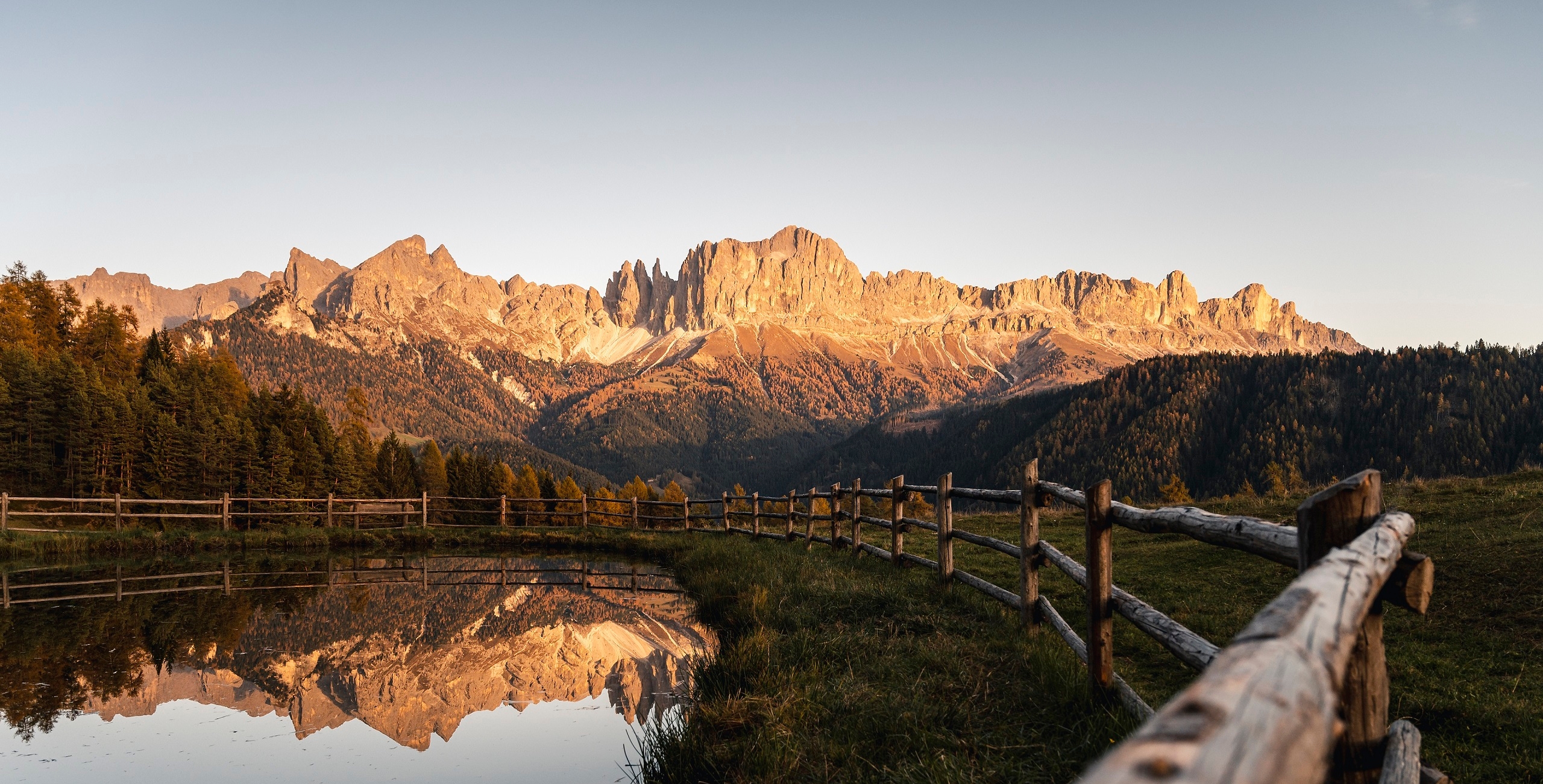 Das Bergmassiv Rosengarten im Abendlicht.