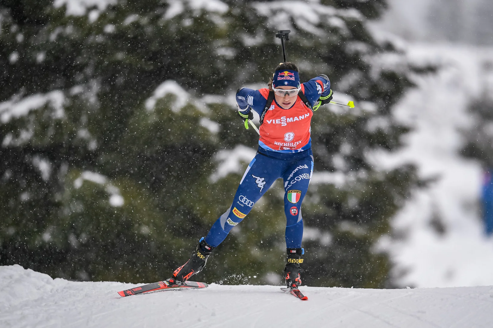 Biathlonistka Dorothea Wierer podczas wyścigu w Antholz.