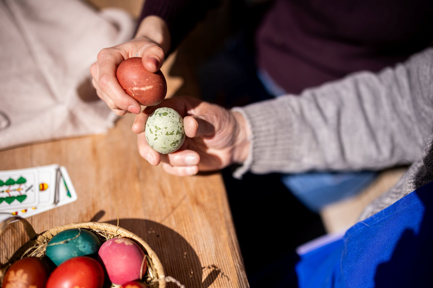 Egg tapping