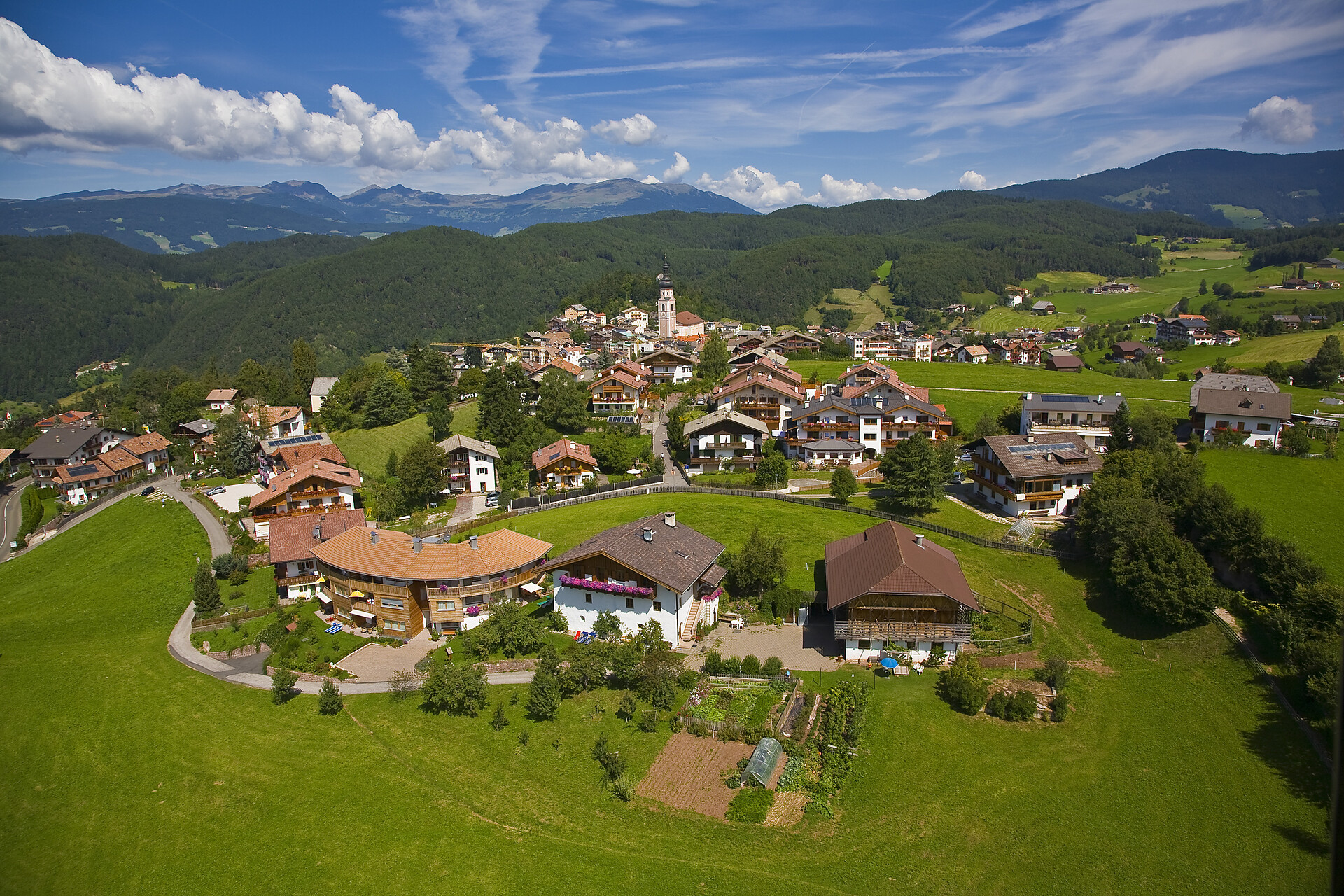 Luftaufnahme Greiensteiner Hof & Apartments Sun in Kastelruth