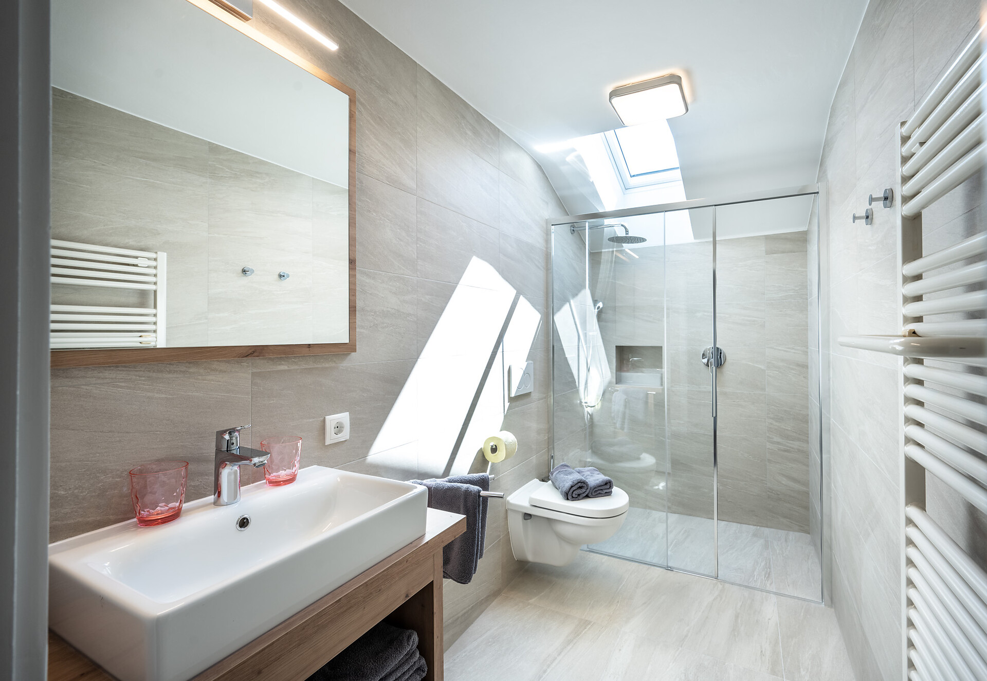 Bagno con doccia Roof