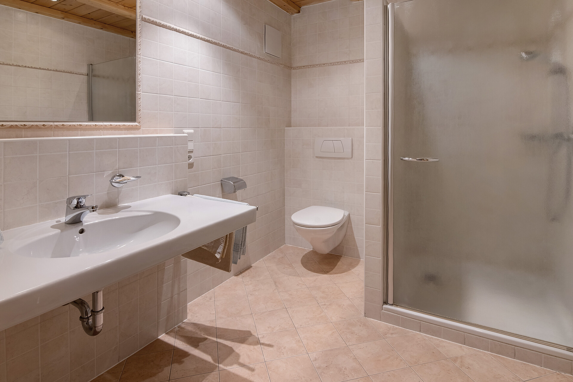 Badezimmer Ferienwohnung Piz Lad