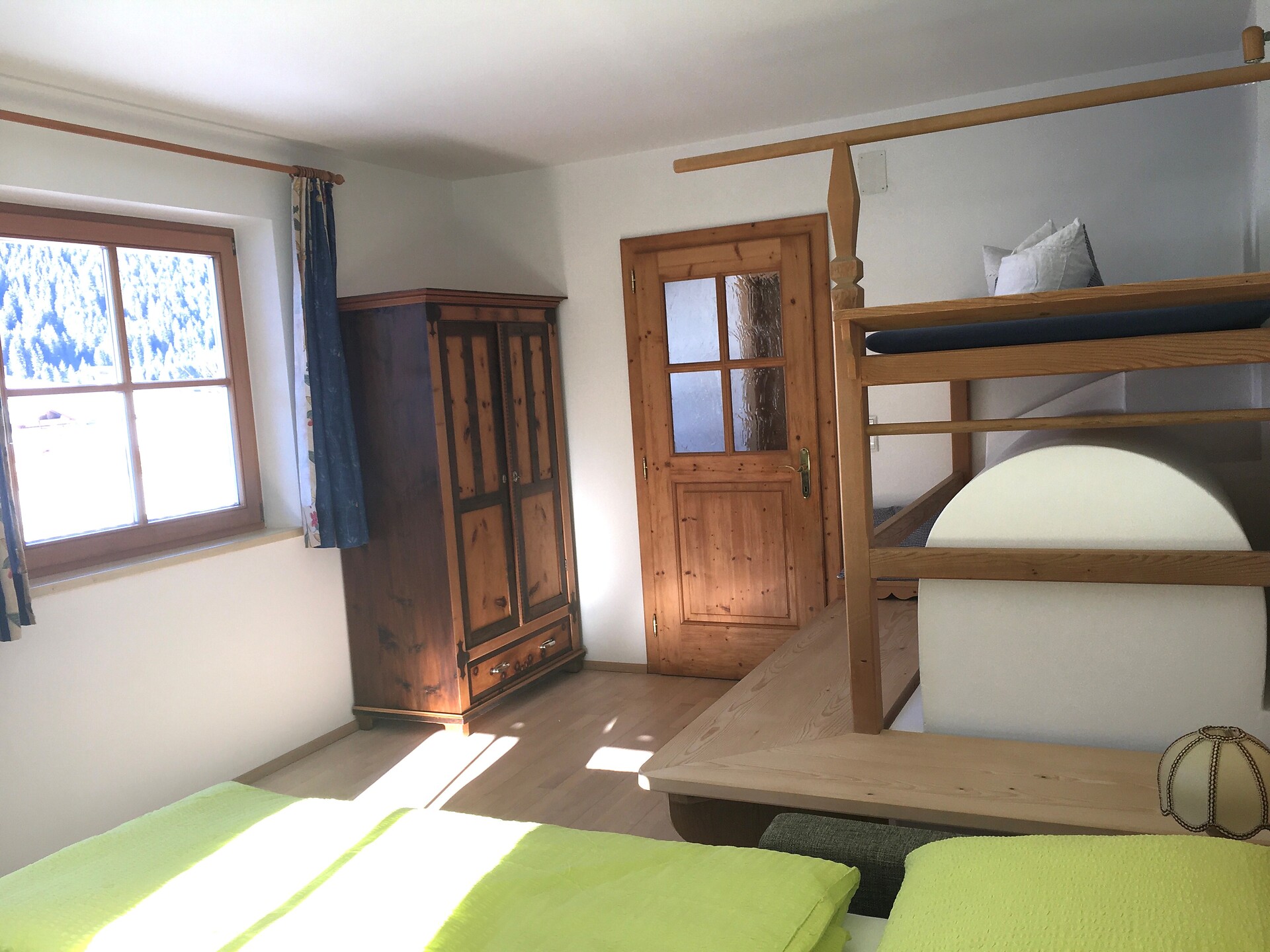 Zimmer mit Doppelschlafcouch/ andere Ansicht