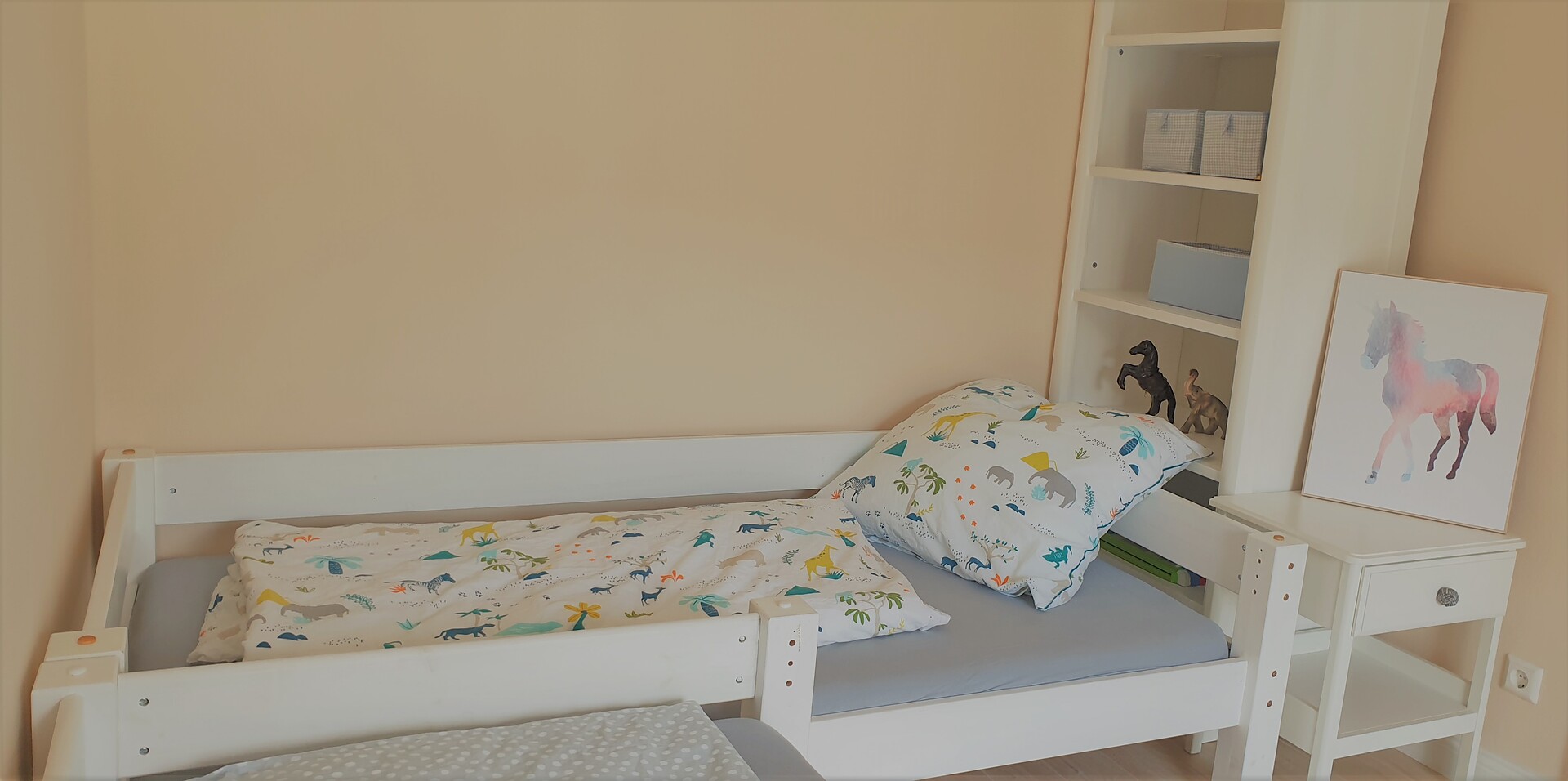 second bedroom with single beds