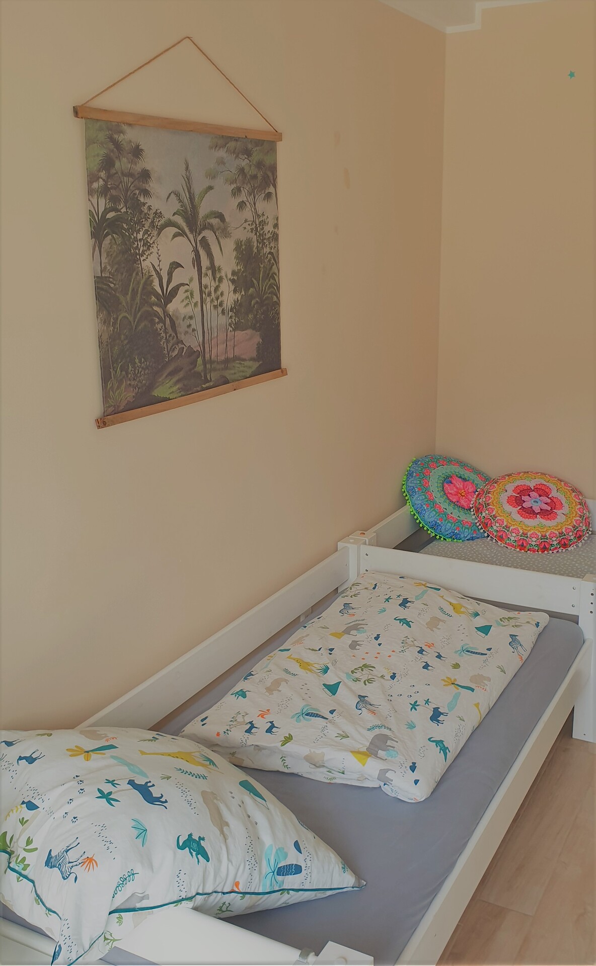 second bedroom with single beds