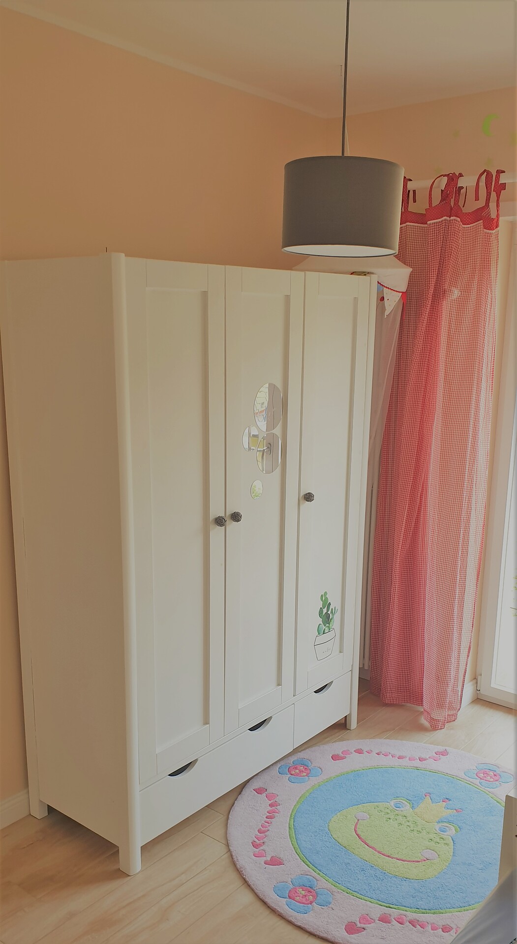 second bedroom with single beds