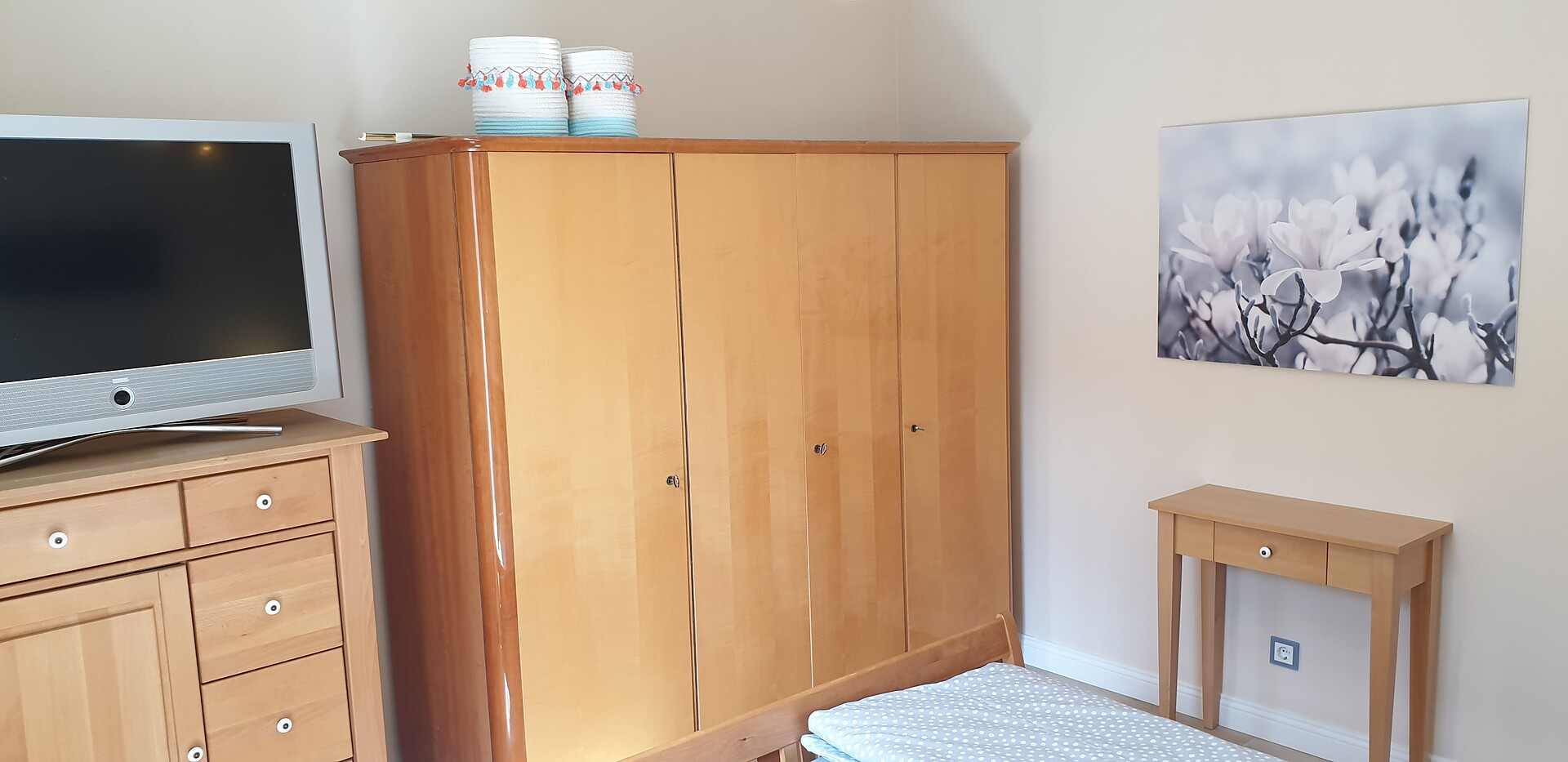 bedroom with double room