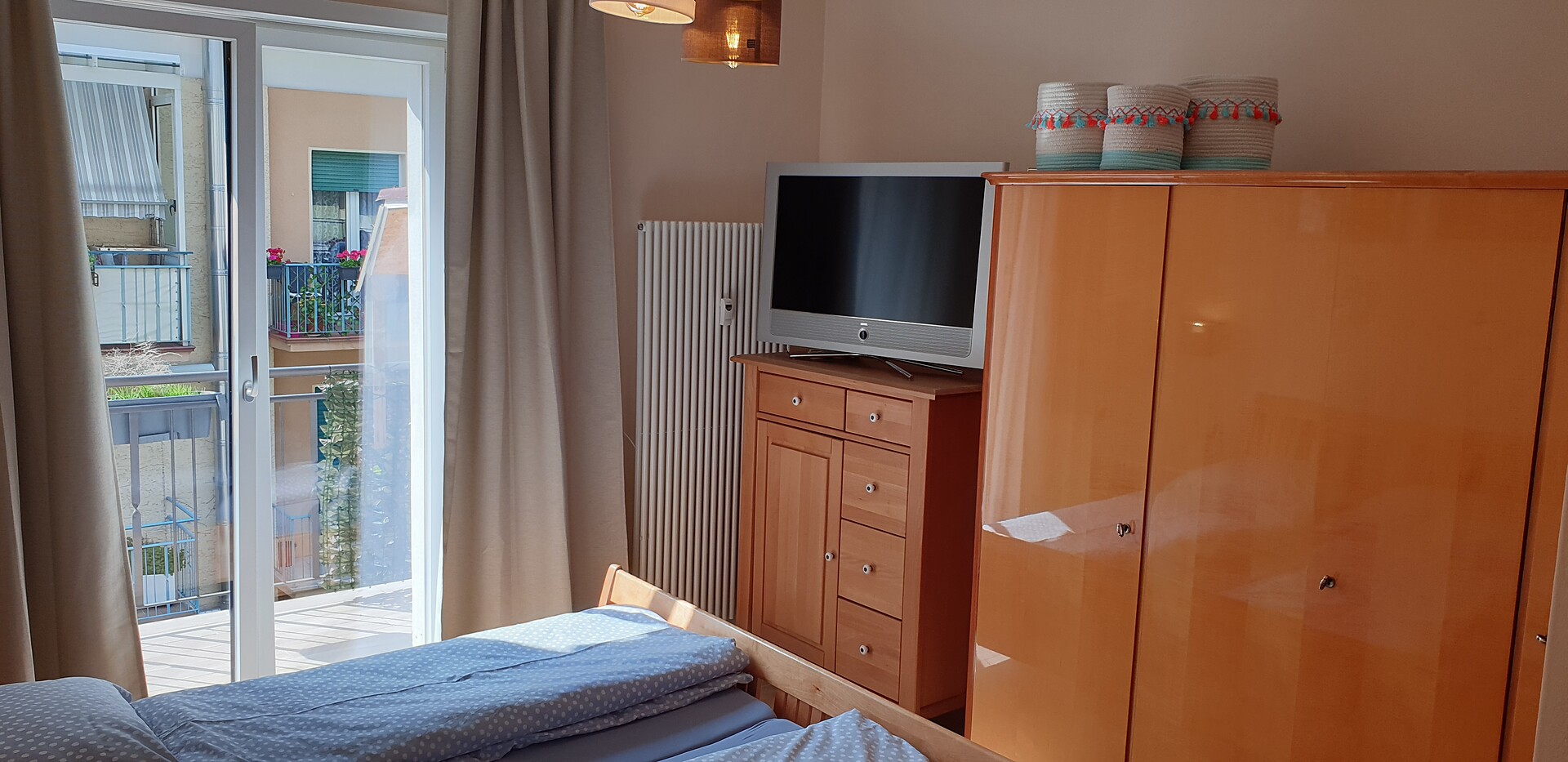 bedroom with double room