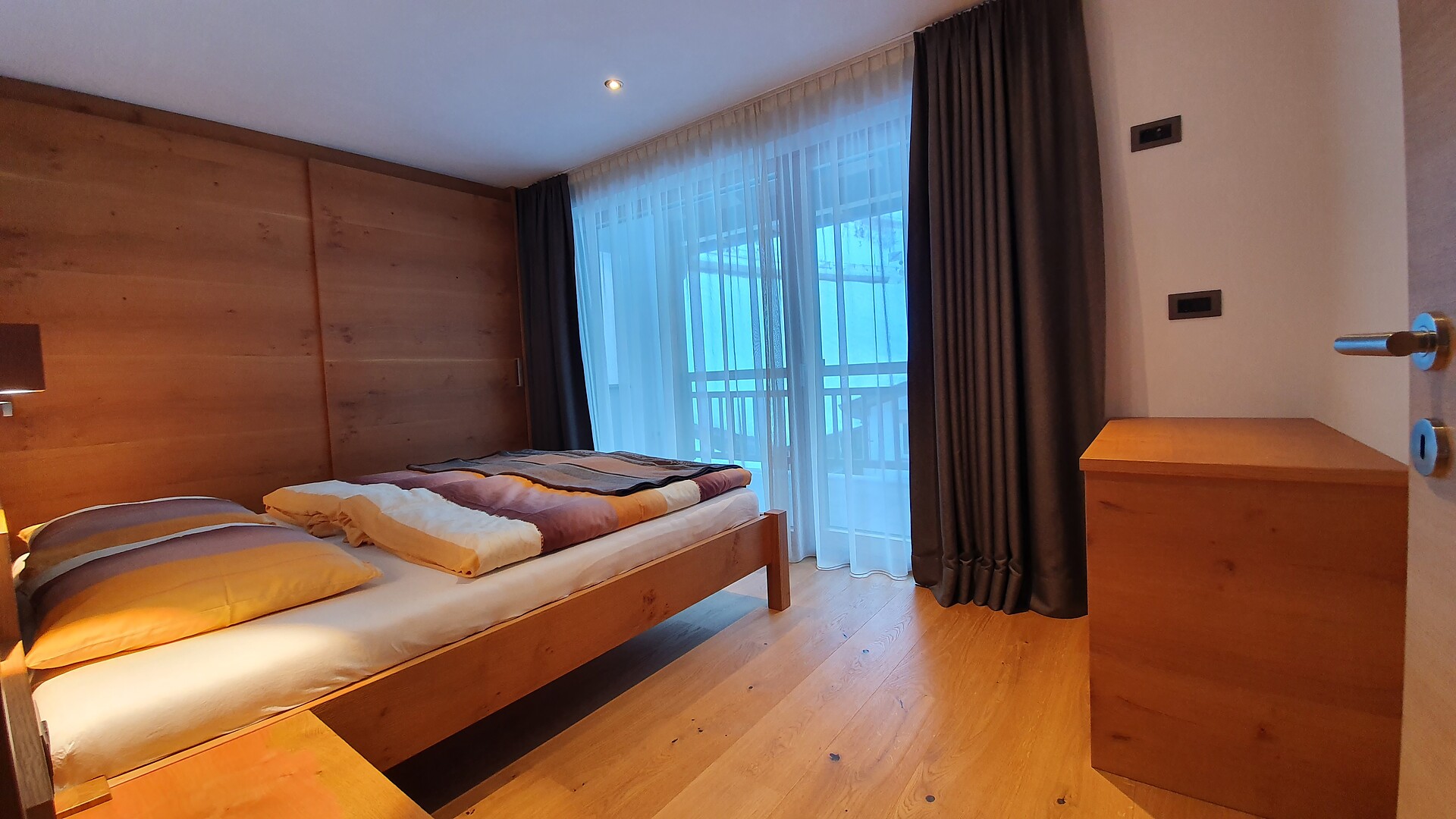 Schlafzimmer 1