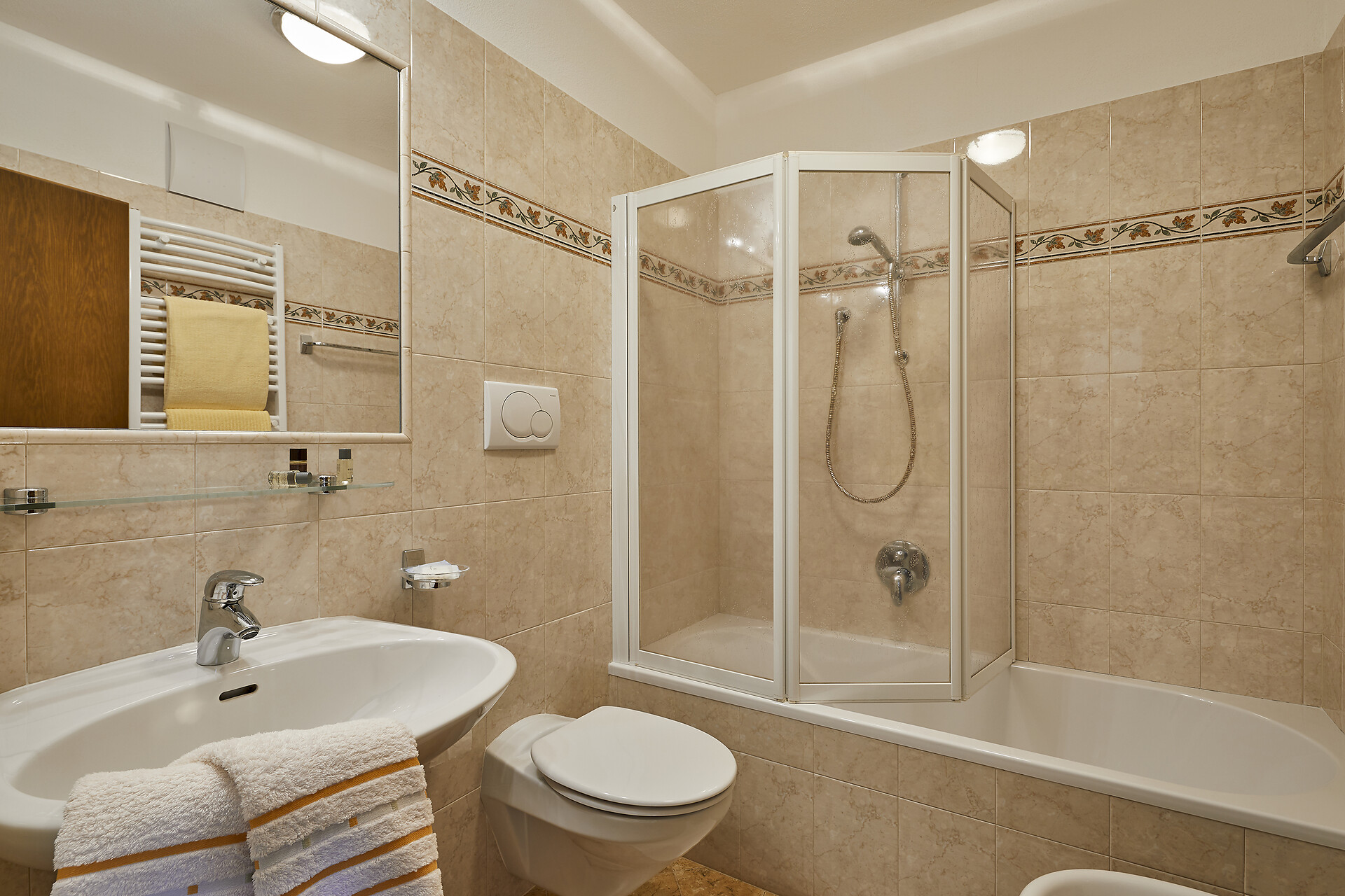 Badezimmer mit Badewann