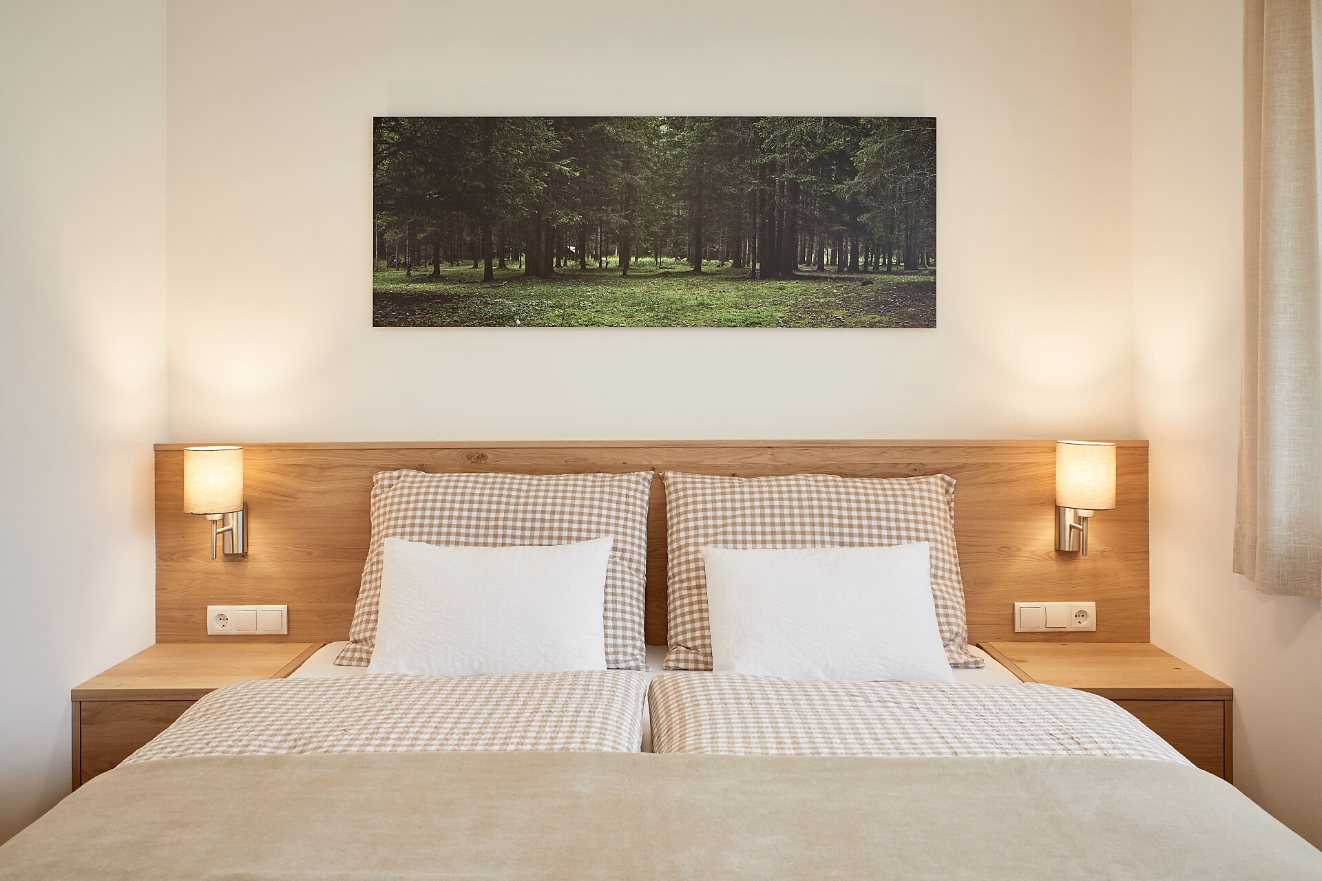 Schlafzimmer mit Doppelbett