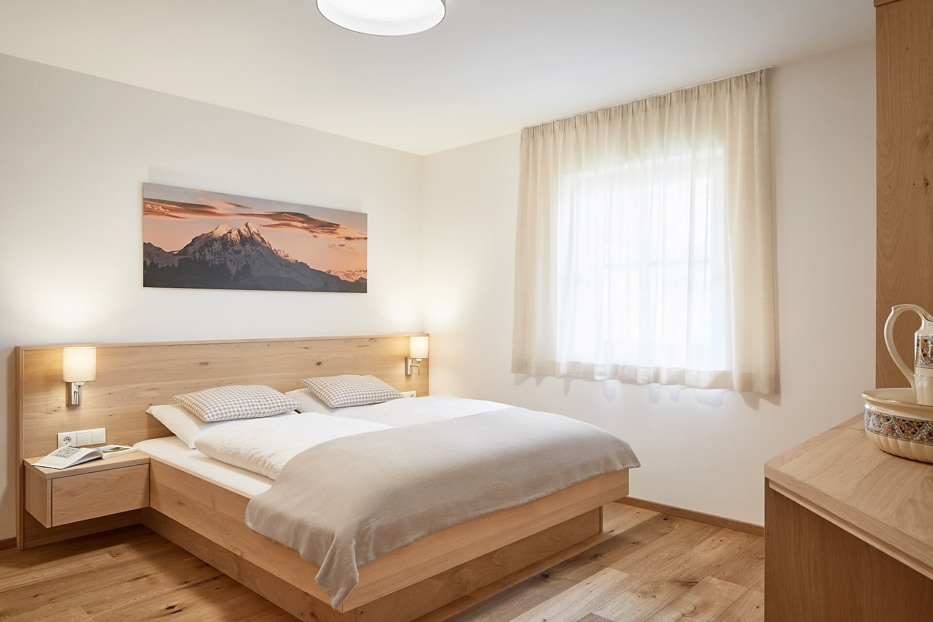 Schlafzimmer mit Doppelbett