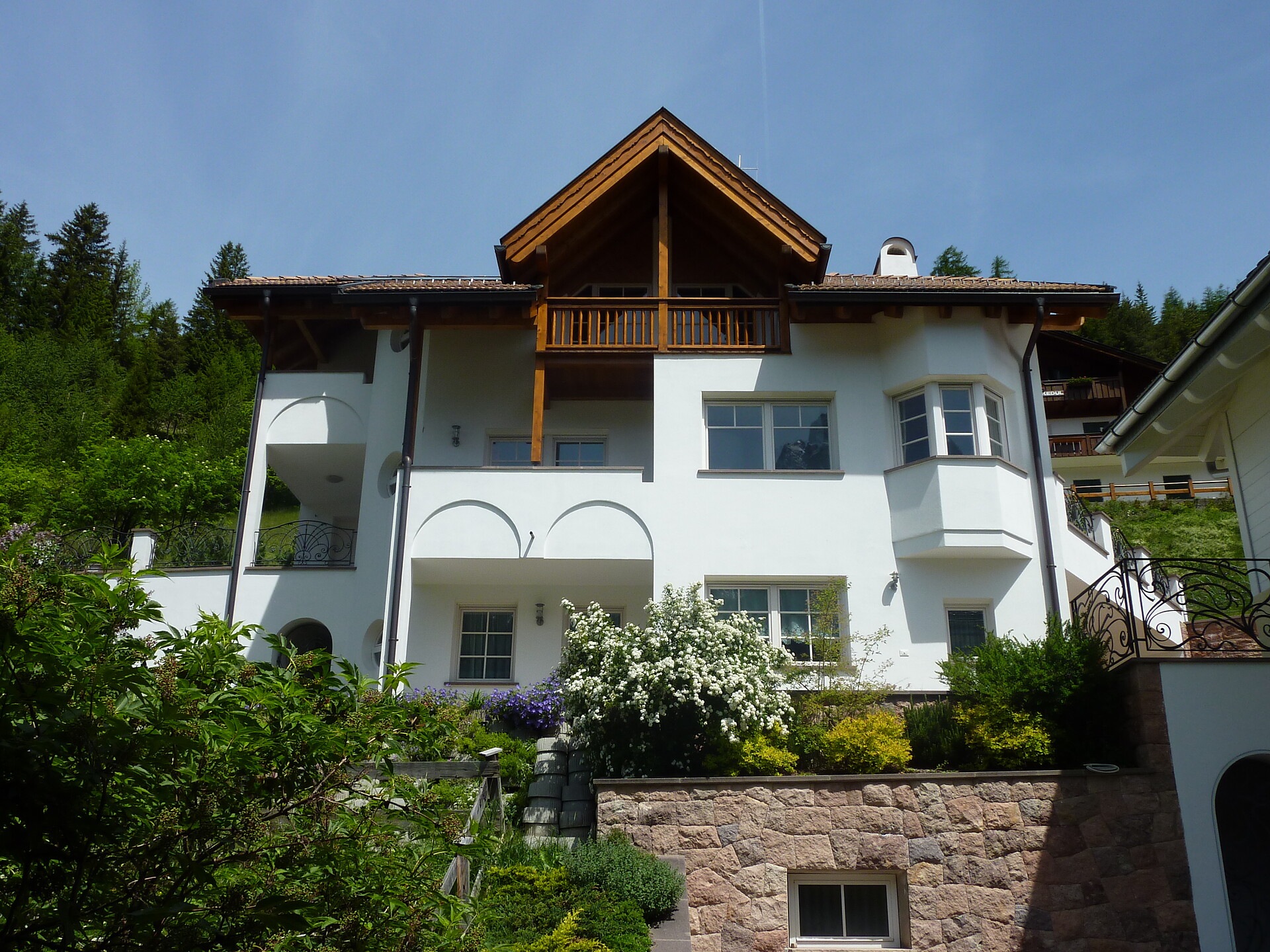 Apartments Valpinoi