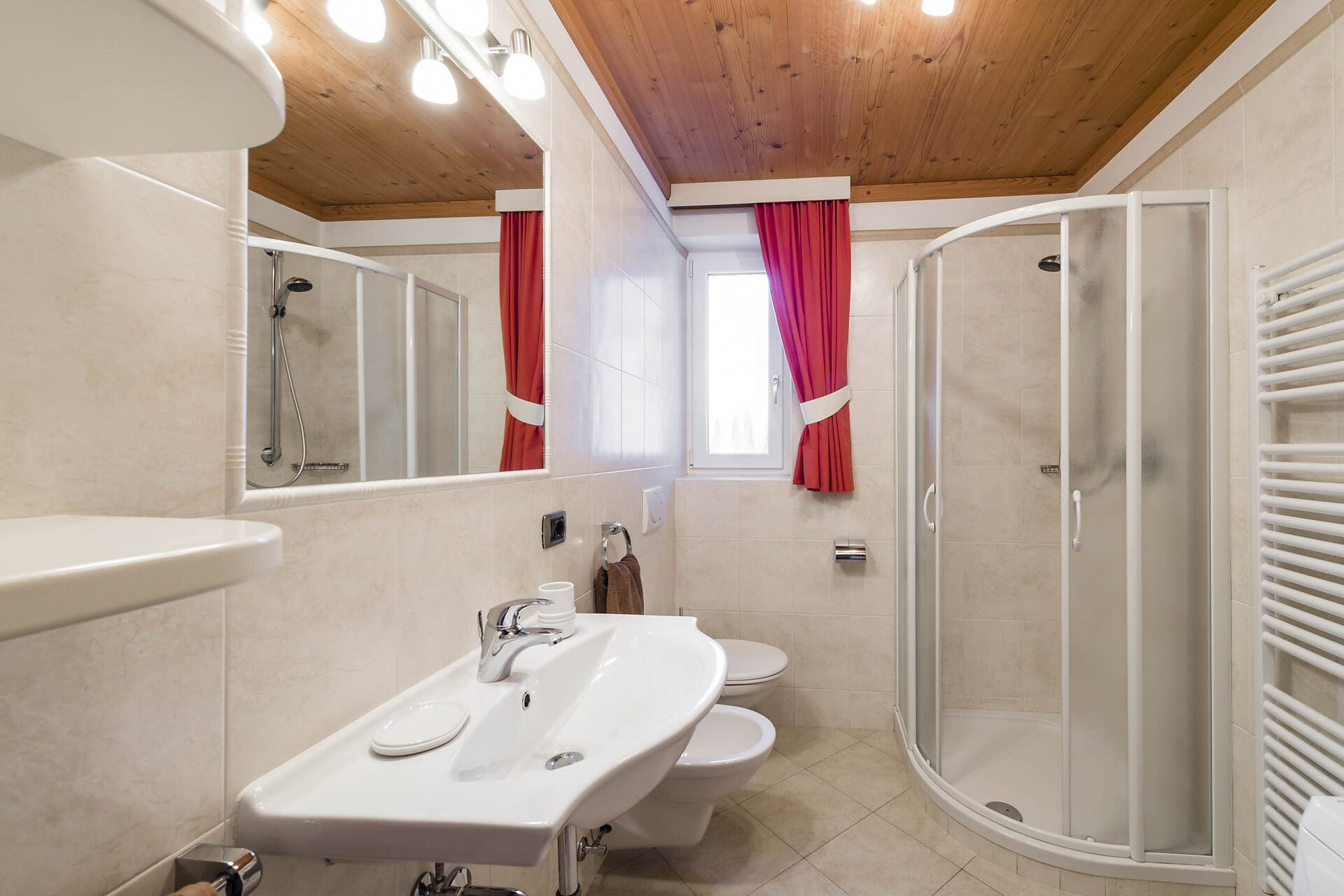 bathroom Cesa Rabanser Apartments Val Gardena Dolomites